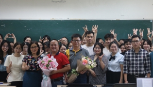 Sinh viên FinTech trải nghiệm thực tế Blockchain và sàn giao dịch tài sản số